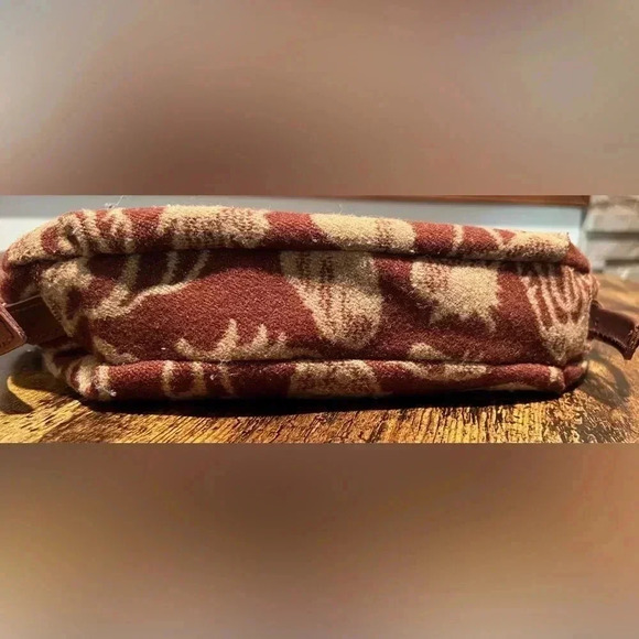 Pendleton | ladies wool hobo, convertible shoulder handbag. - Picture 6 of 16